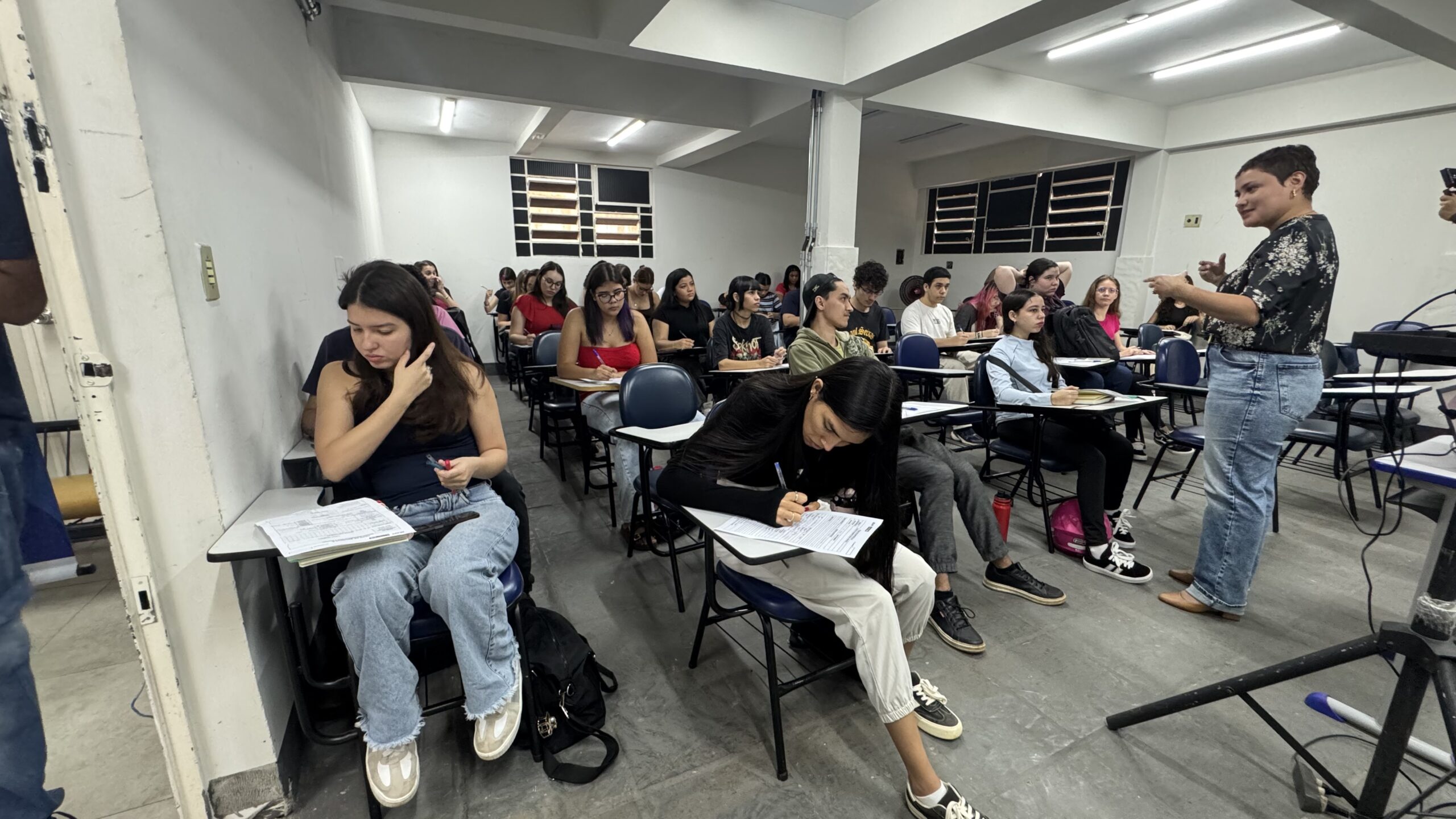 Parceria entre Faculdade Syntese e Sejuv capacita estudantes para a redação do ENEM 